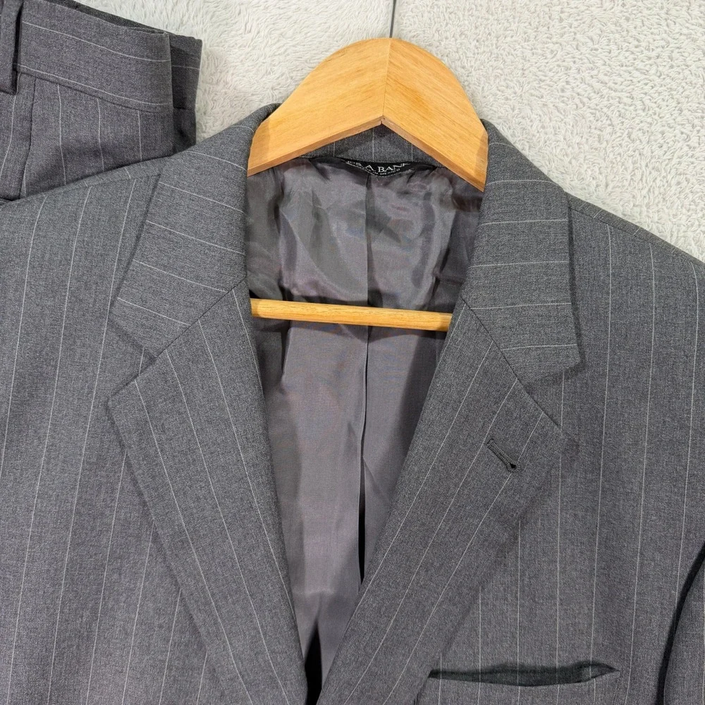 Jos A Bank Mens 44L Suit Signature Collection Gray Pinstripe Wool 2-Button 40x32